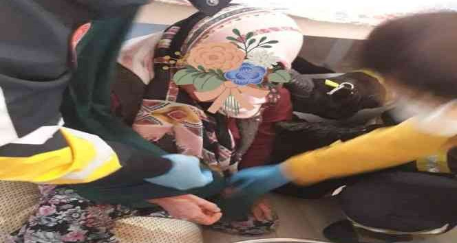 Kolunu hamur makinesine kaptıran kadını itfaiye kurtardı