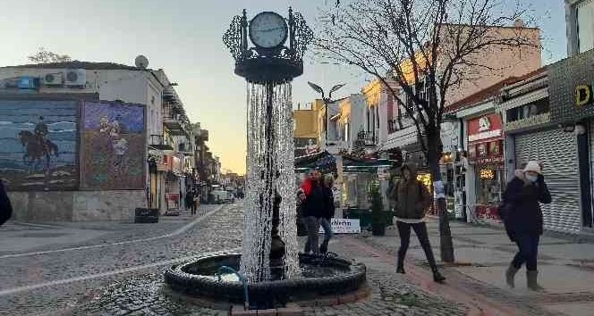 Edirne buz tuttu, süs havuzları dondu