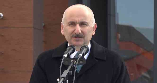 Bakan Karaismailoğlu’ndan vatandaşlara ’kar ve tipi’ uyarısı: "Elzem bir durum yoksa seyahatte ısrarcı olmayın"