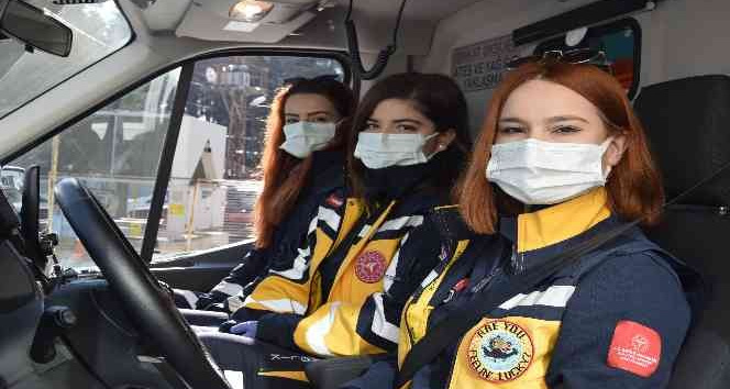 Acil tıp teknisyeni kadınlar saniyelerle yarışarak can kurtarıyor