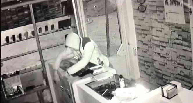 Cep telefonu hırsızı güvenlik kameralarına yakalandı