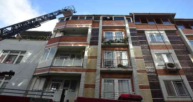 Biga’da bir apartmanın teras katında yangın çıktı