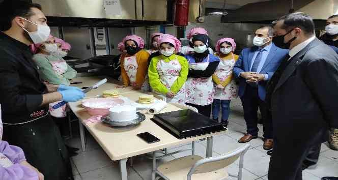 Cizreli kadınlara pasta yapım ve sunumu kursu açıldı