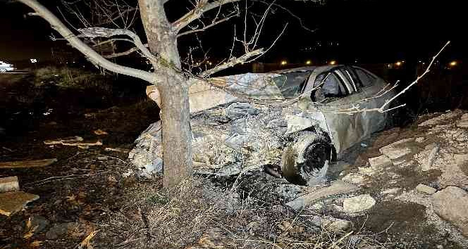 Osmaniye’de iki otomobil kafa kafaya çarpıştı: 2 ağır yaralı