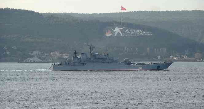 Rus savaş gemisi ’Caesar Kunikov’ Çanakkale Boğazı’ndan geçti