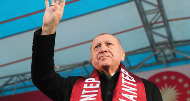 Cumhurbaşkanı Erdoğan: Kur spekülasyonu denilen bir olayla karşı karşıya kaldık ve bunu bir saatte atıverdik