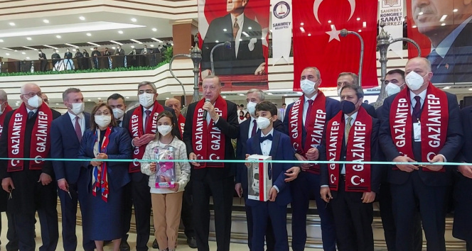 Güneydoğunun en şişman kurultay merkezini Cumhurbaşkanı Erdoğan hizmete açtı