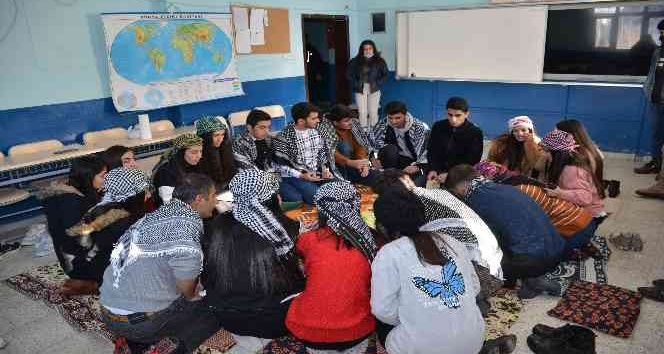 Okulda sıra geceleri yaparak sınava hazırlanıyorlar