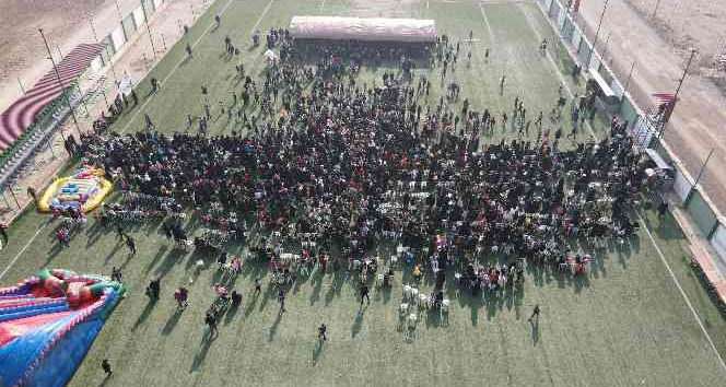 Yetim çocuklar sevindirildi