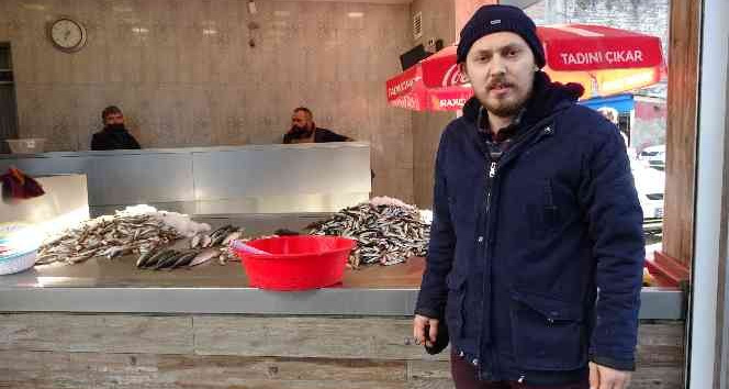 Hamsi, tezgahları da terk etti