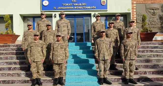 6 İkiz Mehmetçik görenleri şaşırtıyor