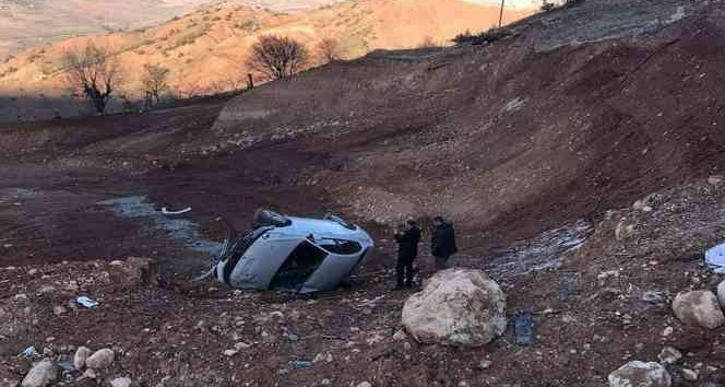 Siirt’te araç şarampole yuvarlandı, sürücü yara almadan kurtuldu