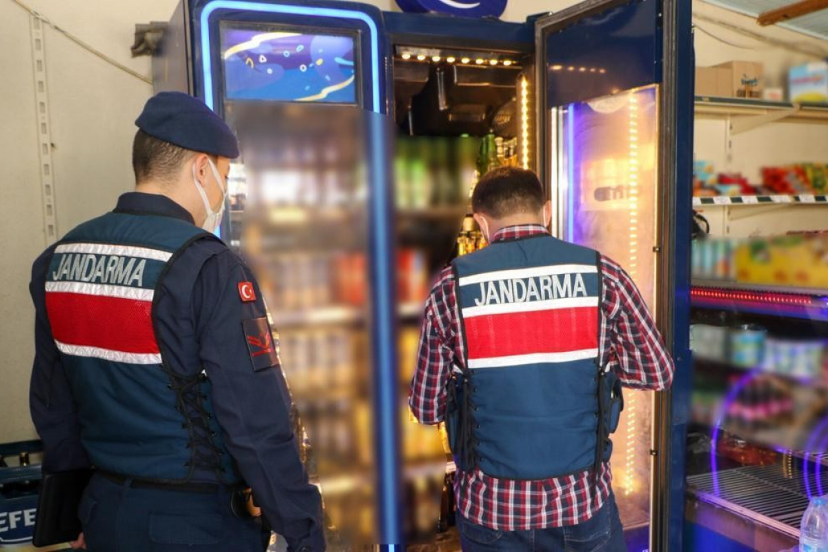 Bursa&#039;da yılbaşı öncesi jandarmadan sahte içki operasyonu: 9 tutuklama