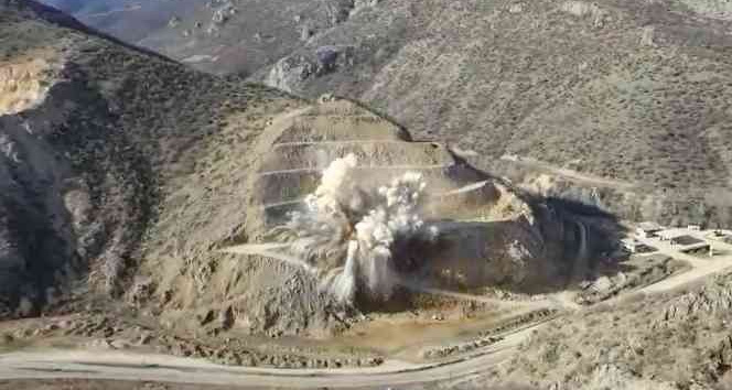 Dağlık alanda patlatma kameralara yansıdı