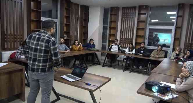 Bitlisli gençlere ’Temel Fotoğrafçılık’ eğitimi