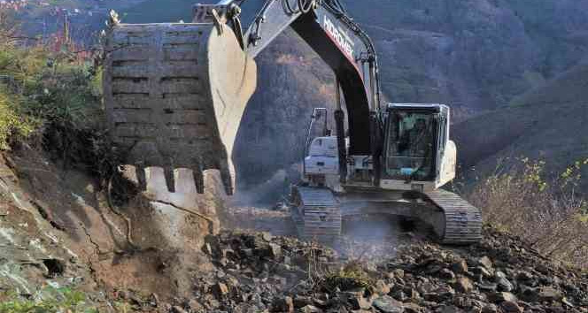 40 yıllık yol sorunu çözülüyor