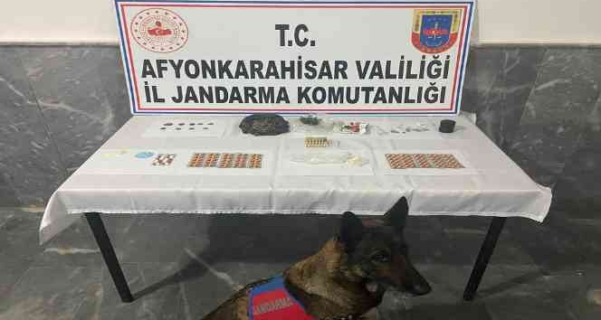 Alkol denetimine gidilen tekel bayisinde uyuşturucu ve tarihi sikke ele geçirildi