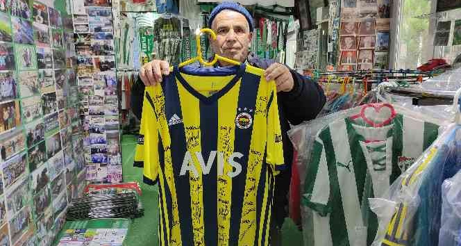 Dünyanın farklı ülkelerinden topladığı imzalı formalarla müze açtı