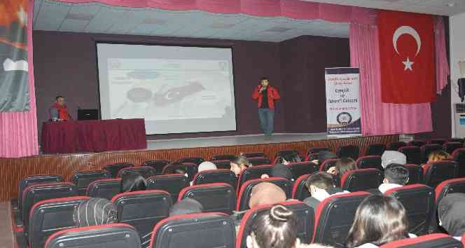Niksar’da Lise öğrencilerine  ’Gençlik ve Güvenli Gelecek’ semineri verildi