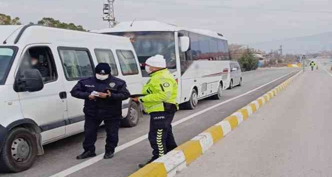 Burdur’da yolcu ve yük taşıyan araçlar denetlendi