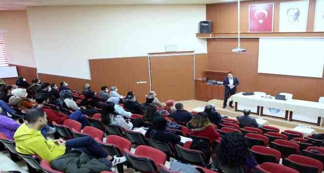 Üniversitede “Altın Oran ve Leonardo Fibonacci” semineri verildi