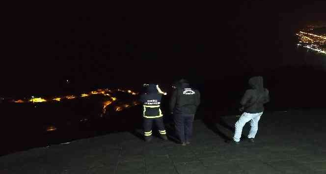 Ordu’da rüzgara kapılan paraşütçü ağaca takıldı, kurtarma operasyonu sürüyor