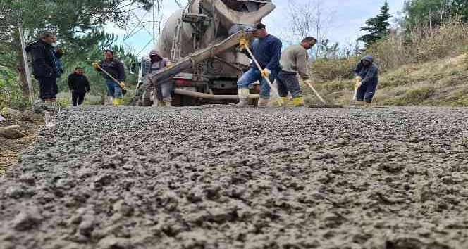 Fatsa’da beton yol seferberliği sürüyor