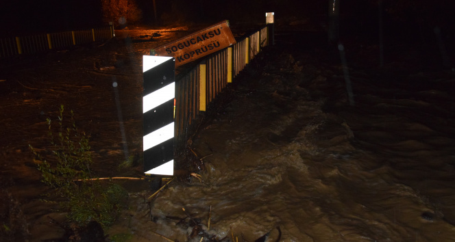 Antalyada sel suları köprüleri aştı, iki mahalleye ulaşım kapatıldı
