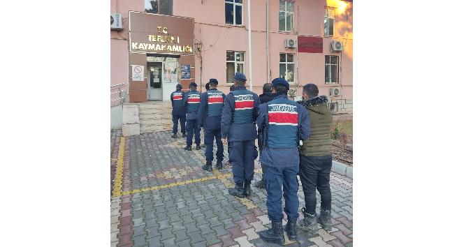 Seradan sulama borularını çalan 4 şüpheli yakalandı