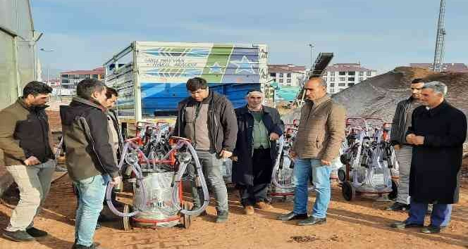 Bingöl’de üreticilere süt sağım  makinesi dağıtıldı