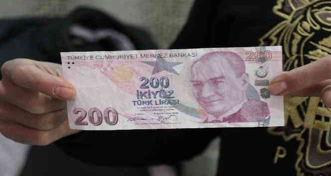 Sahte para, komşusunun parayı bozmasıyla fark edildi