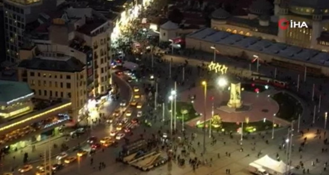 Taksim Meydanında yılbaşı yoğunluğu
