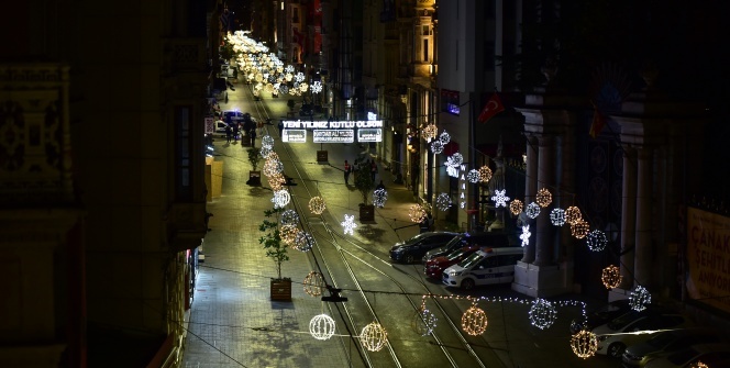 İstiklal Caddesi yılbaşında sessizliğe büründü