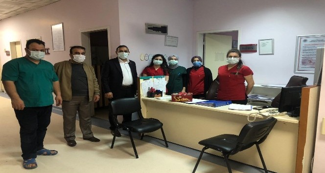 Cizre Devlet Hastanesi yöneticileri yeni yılın ilk gününde çalışanları yalnız bırakmadı