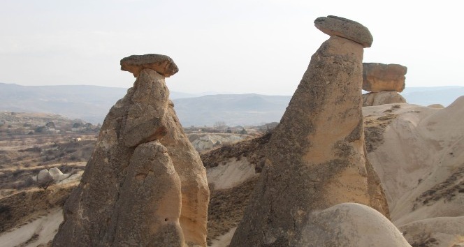 Kapadokya’da mevsimsel farklılık aynı noktadan çekilen fotoğrafa yansıdı