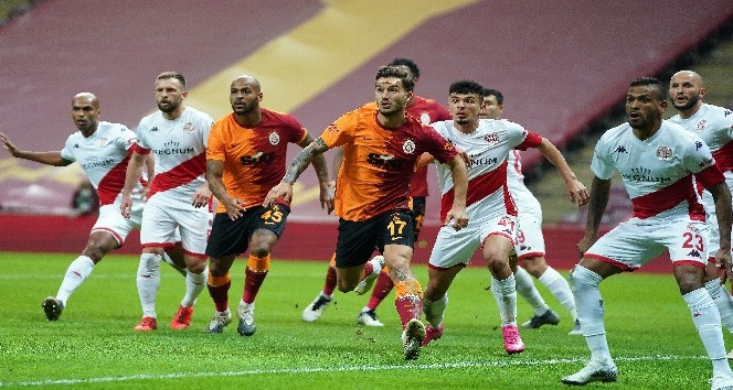 Süper Lig: Galatasaray: 0 - Antalyaspor: 0 (İlk yarı)