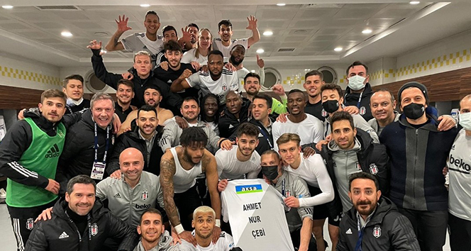 Beşiktaşlı futbolcular galibiyeti Başkan Çebi’ye armağan etti