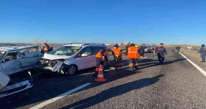 Nevşehir’de 5 araç birbirine girdi