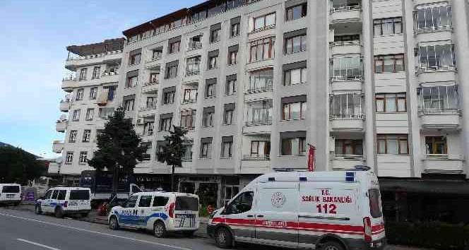 Yakınlarının haber alamadığı yaşlı kadın evinde ölü bulundu