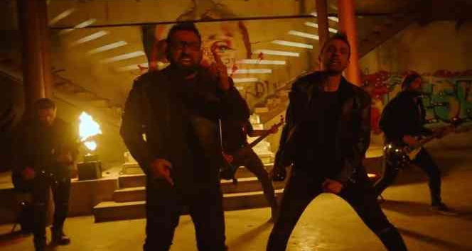 Rockçı gençler, sanayinin ön yargısını değiştirmek için klip çekti