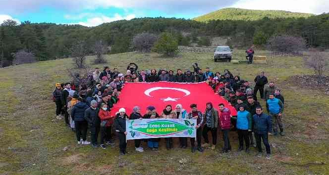 Uşak Belediyesi, üniversite öğrencilerine doğa yürüyüşü düzenledi