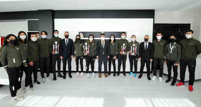 Rektör Karacoşkun, Sporcular ile bir araya geldi