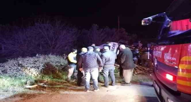 Hatay’da tır, traktöre çarptı, sıkışan sürücü kurtarıldı