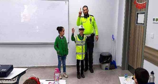Okullarda öğrencilere trafik eğitimi