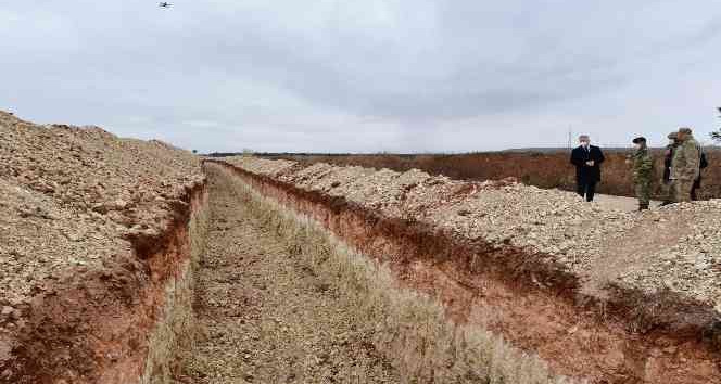Suriye sınırında tedbirler arttırılarak hendekler kazılıyor