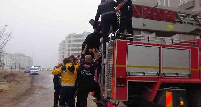 Kilis’te korkutan yangında 15 kişi itfaiye tarafından kurtarıldı