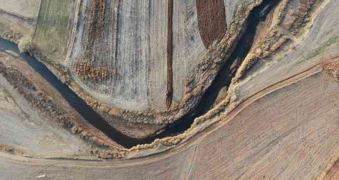 Kızılırmak nehrini besleyen Delice ırmağı alarm veriyor: Kuraklık çiftçileri vurdu