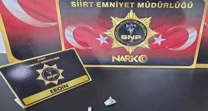 Siirt’te uyuşturucu tacirleri cami tuvaletine eroin sakladı