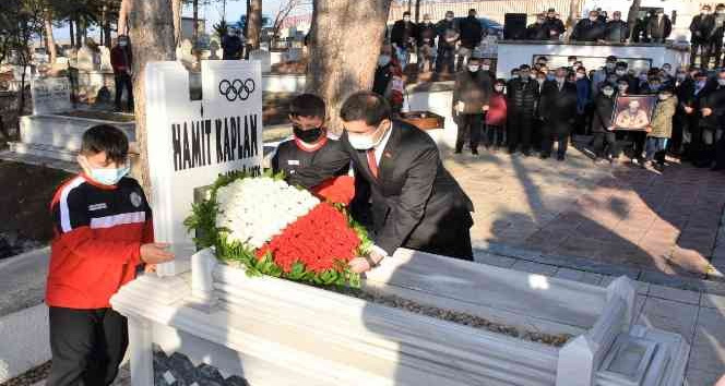 Dünya ve olimpiyat şampiyonu Hamit Kaplan, mezarı başında anıldı