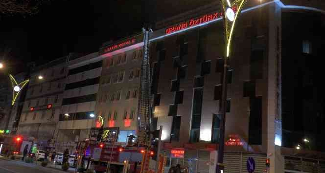 Otelin bacasından çıkan duman korkuttu